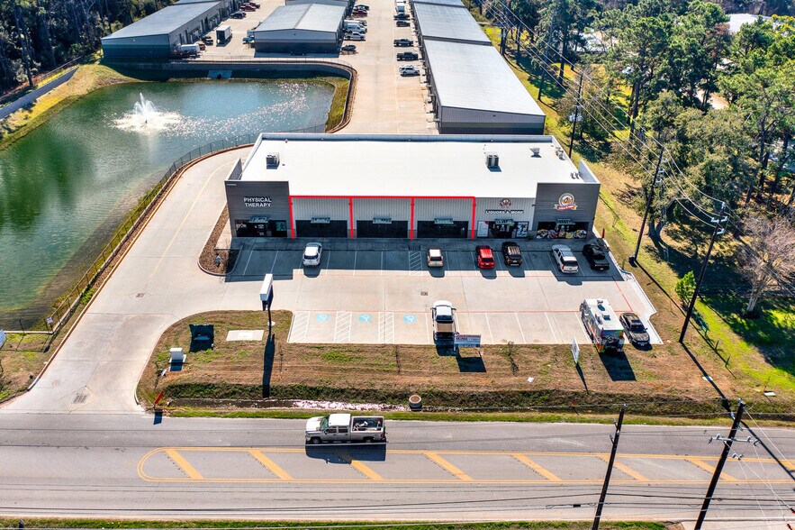 11709 Boudreaux Rd, Tomball, TX à louer - Photo du bâtiment - Image 2 de 15