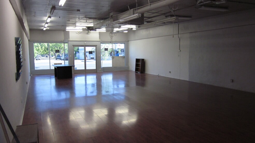 2821 W Burbank Blvd, Burbank, CA for sale - Building Photo - Image 3 of 7