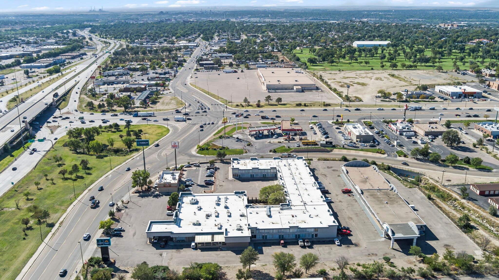 Bank-Owned Extended Stay Hotels portfolio of 2 properties for sale on LoopNet.ca Primary Photo- Image 1 of 36