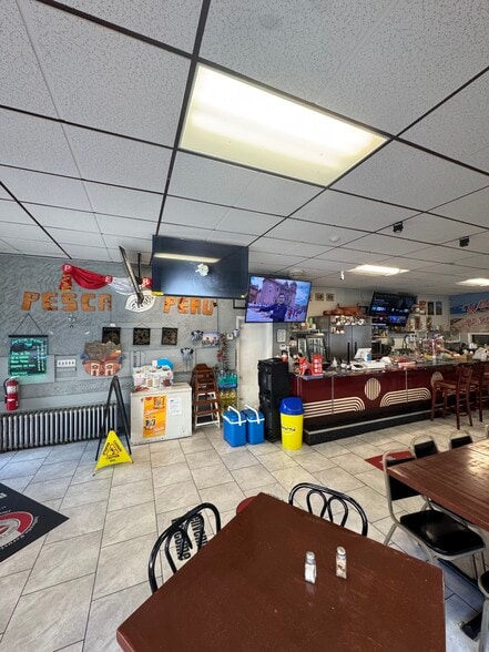 1126 Northampton St, Easton, PA for sale - Interior Photo - Image 3 of 35