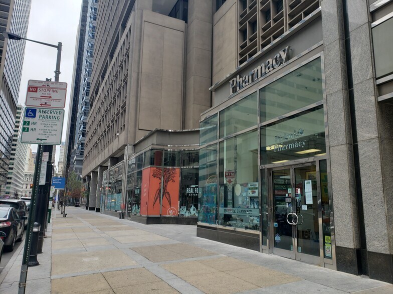 1700 Market St, Philadelphia, PA à louer - Photo du bâtiment - Image 3 de 7