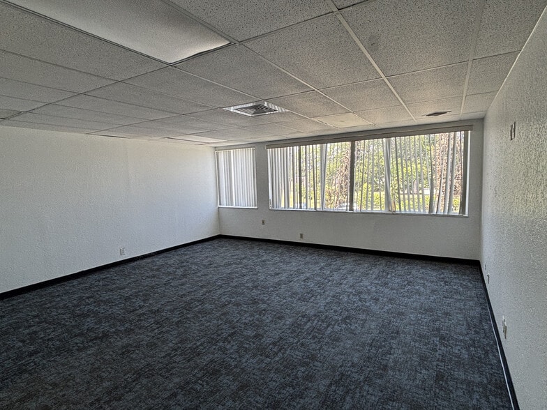 1260 E Oakland Park Blvd, Oakland Park, FL for sale - Building Photo - Image 3 of 18