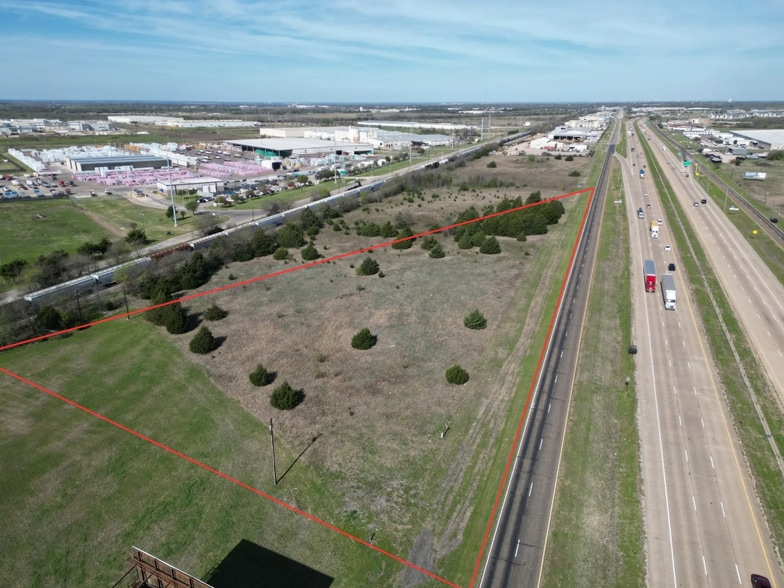 Interstate 45, Ennis, TX à vendre - Aérien - Image 2 de 7