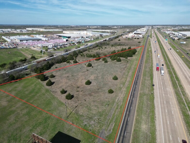 Interstate 45, Ennis, TX à vendre - Aérien - Image 2 de 7