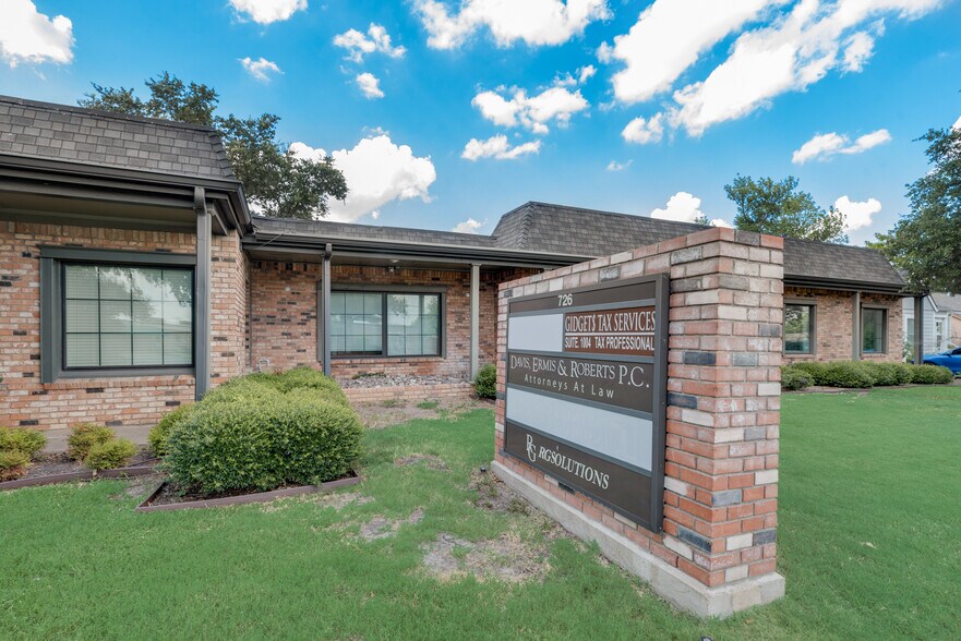 726 Dalworth St, Grand Prairie, TX à vendre - Photo du bâtiment - Image 2 de 25