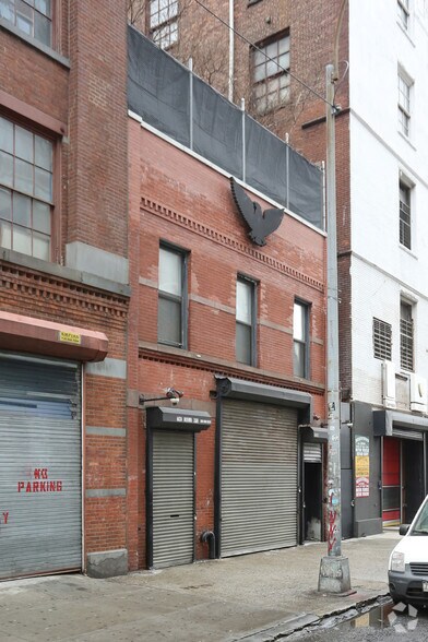 554 W 28th St, New York, NY à vendre - Photo du bâtiment - Image 2 de 2