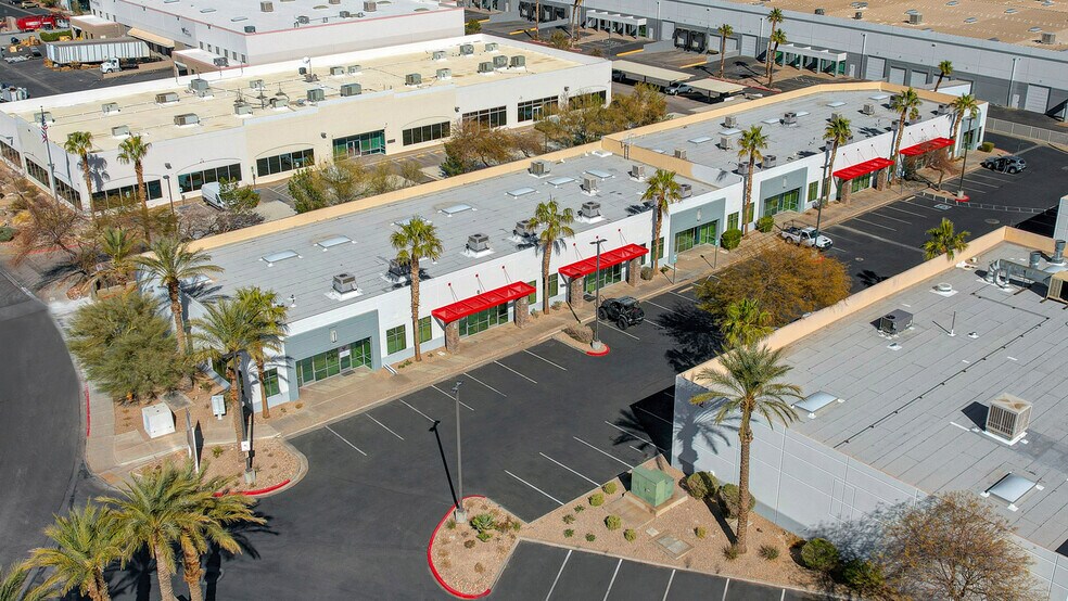 102 Corporate Park Dr, Henderson, NV à louer - Photo du bâtiment - Image 2 de 14