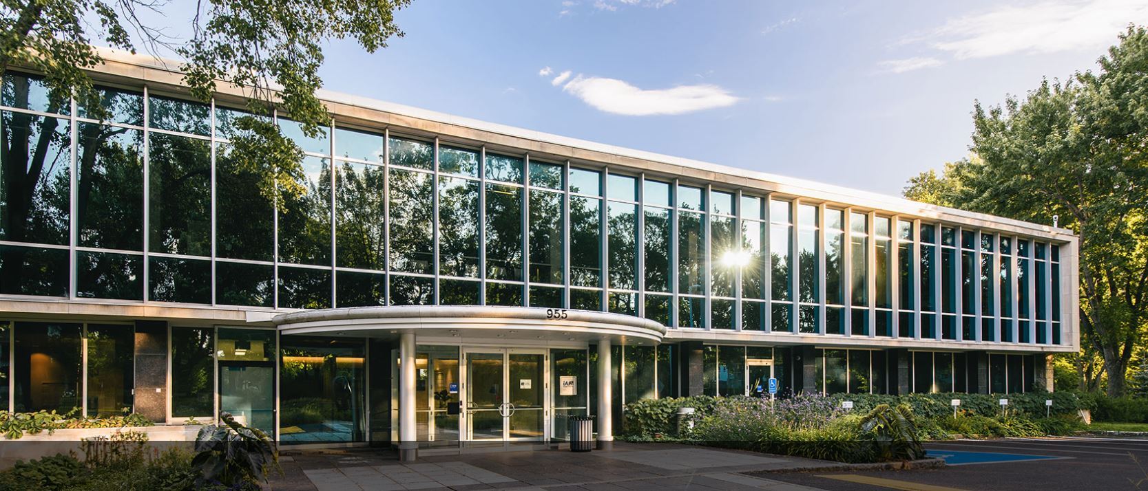 955 Grande Allée O, Québec, QC for sale Building Photo- Image 1 of 1