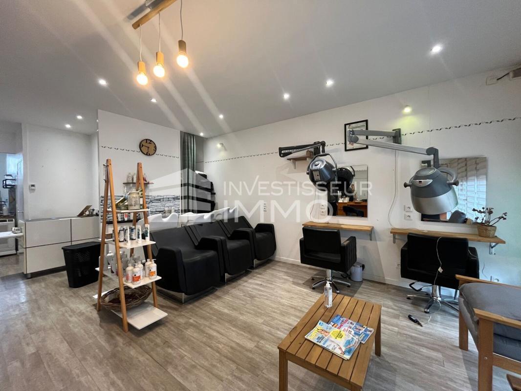 Retail in Sainte Genevieve Des Bois for lease Interior Photo- Image 1 of 9