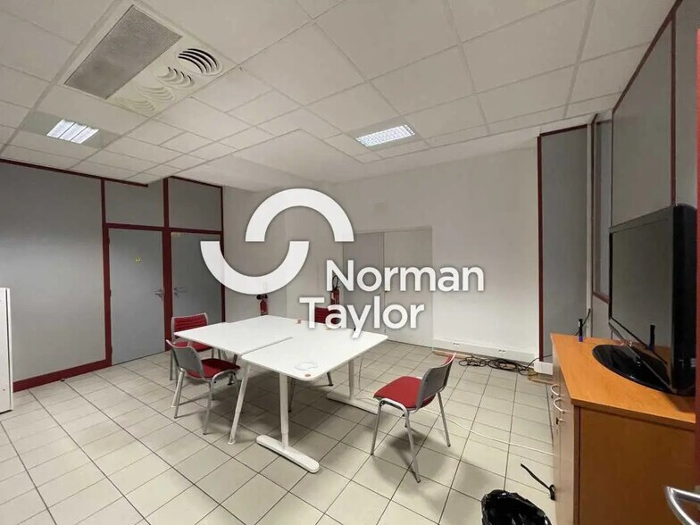 Office in Montpellier for lease - Building Photo - Image 3 of 12