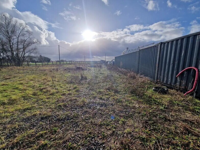 Industriel dans Hérouville-en-Vexin à vendre - Photo du bâtiment - Image 3 de 9