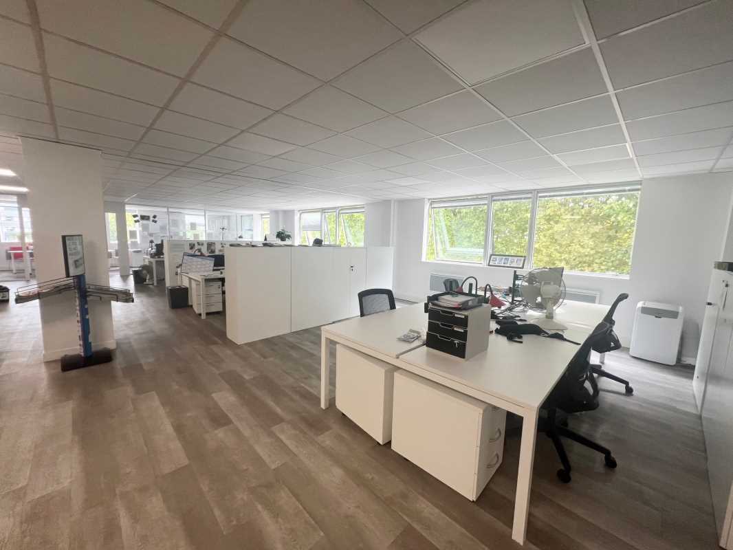 Office in Créteil for lease Interior Photo- Image 1 of 6