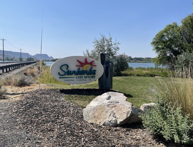 Plus de détails pour 57662 N Hwy 155 N, Electric City, WA - Services hôteliers à vendre