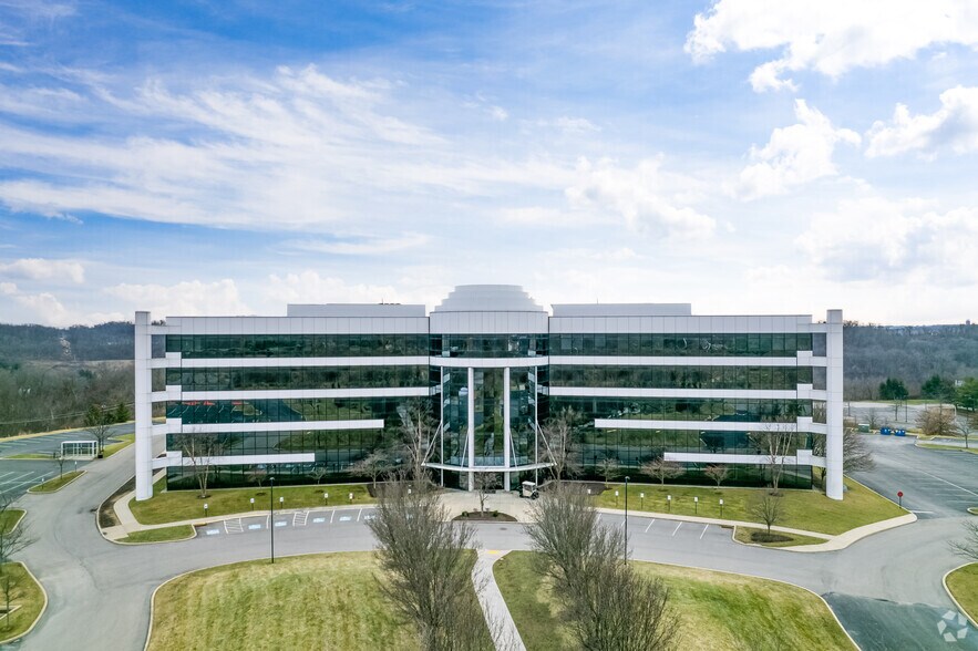 1 Penn Center Blvd, Pittsburgh, PA à louer - Photo du bâtiment - Image 2 de 49