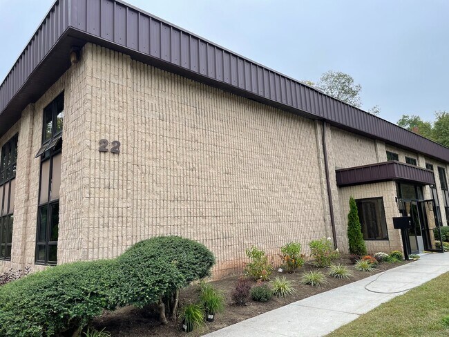 Plus de détails pour 22 Commerce Rd, Newtown, CT - Local d'activités à louer