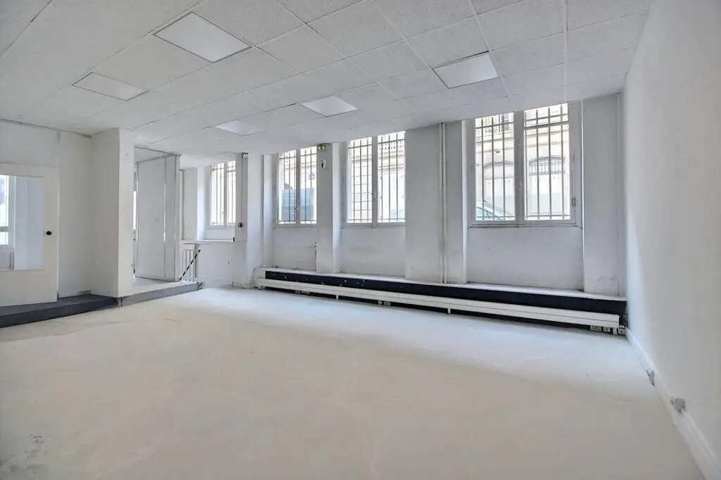 28 Rue D'Aumale, Paris à louer Photo du bâtiment- Image 1 de 5