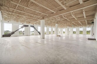 6485 Rue Doris-Lussier, Boisbriand, QC à louer Photo de construction- Image 1 de 5