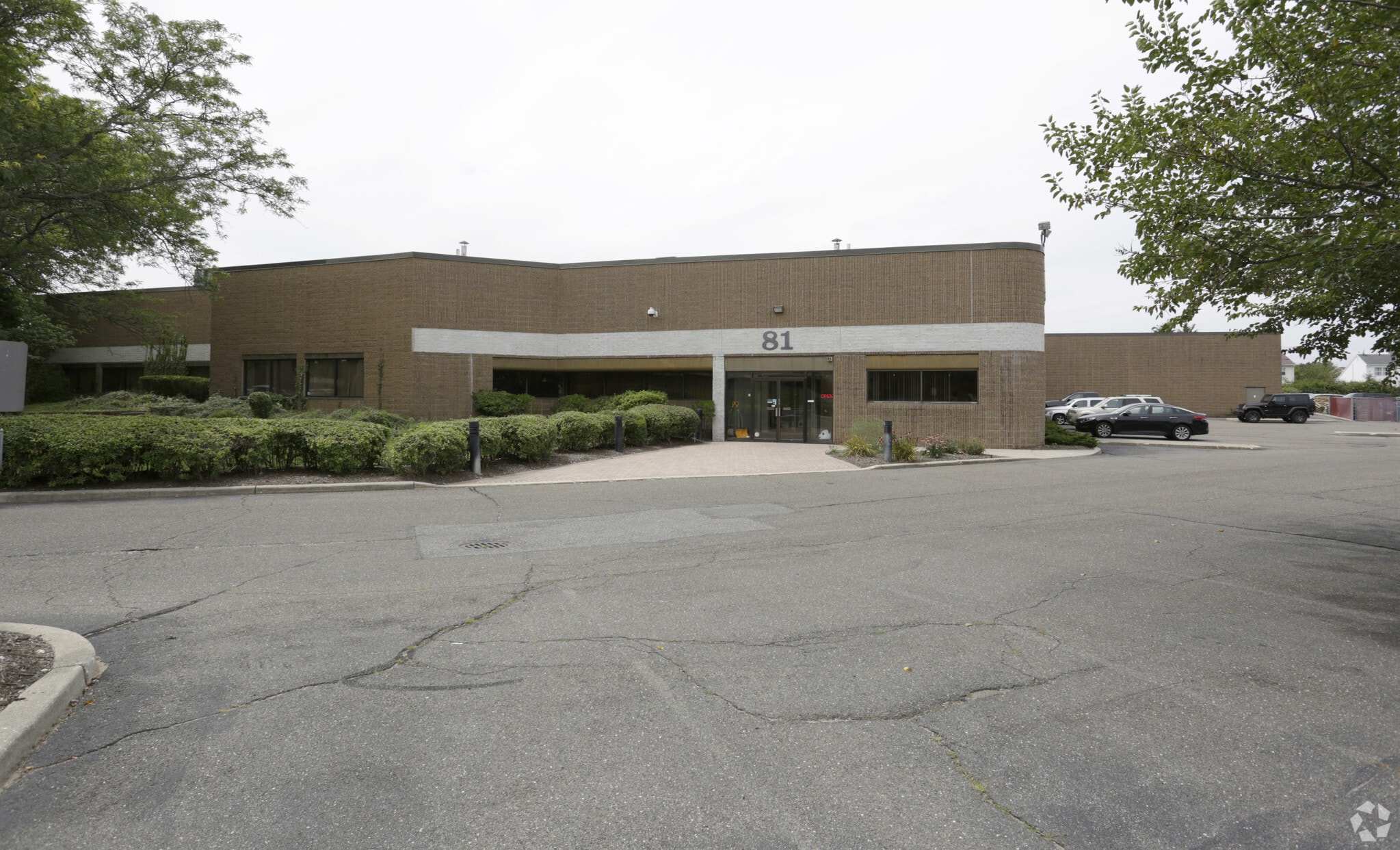 81 Executive Blvd, Farmingdale, NY for lease Primary Photo- Image 1 of 5