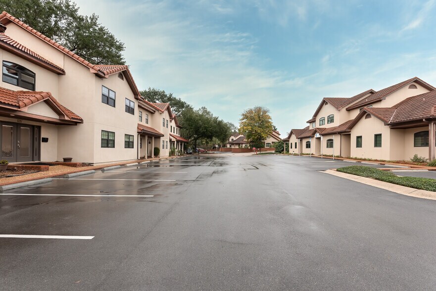 77-87 Bay Bridge Dr, Gulf Breeze, FL à vendre - Photo du bâtiment - Image 2 de 39