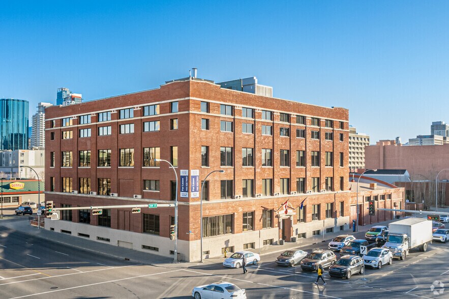 10357 109th St NW, Edmonton, AB à louer - Photo du bâtiment - Image 1 de 10