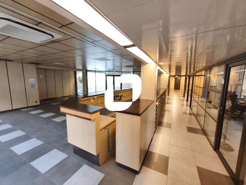 Industrial in Saint-Maur-des-Fossés for lease - Interior Photo - Image 2 of 11