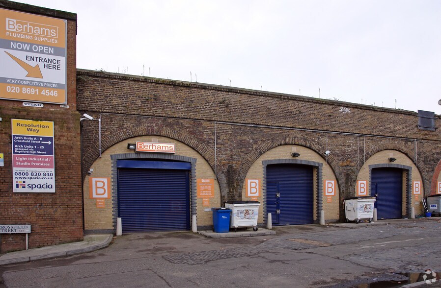 Crossfield St, Londres à louer - Photo du bâtiment - Image 2 de 2