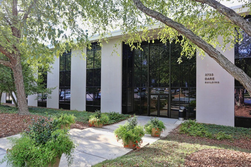 3733 National Dr, Raleigh, NC à louer - Photo du bâtiment - Image 3 de 12