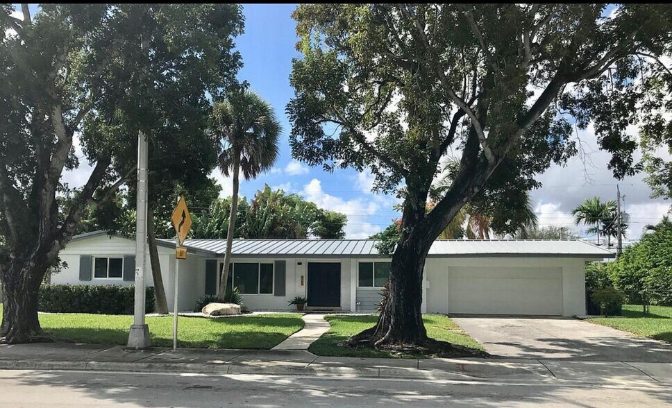 8700 SW 87th Ave, Miami, FL à vendre - Photo du bâtiment - Image 2 de 7