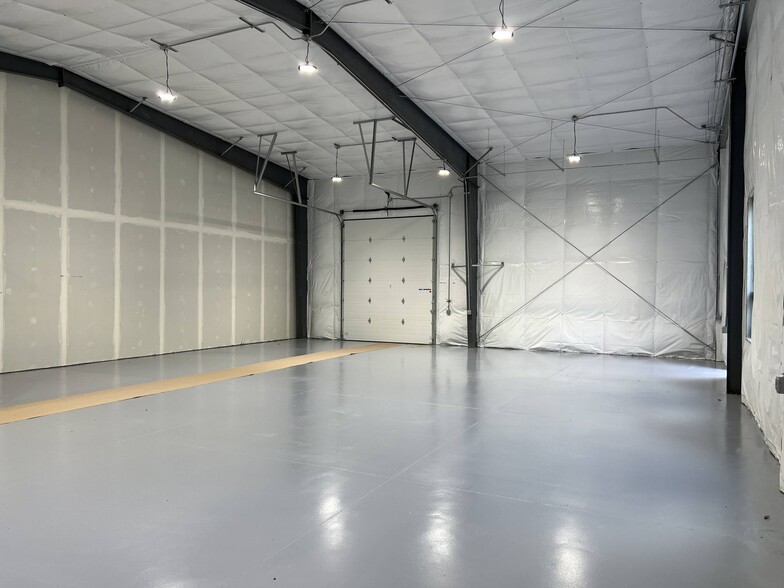 574 Hudson River Rd, Waterford, NY for lease - Building Photo - Image 2 of 5