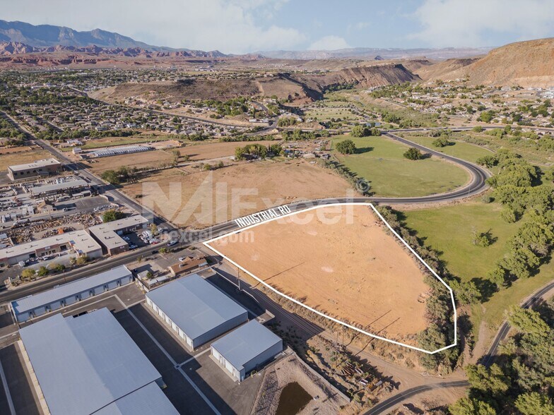 98 Industrial Road, Washington, UT à vendre - Photo du bâtiment - Image 2 de 3