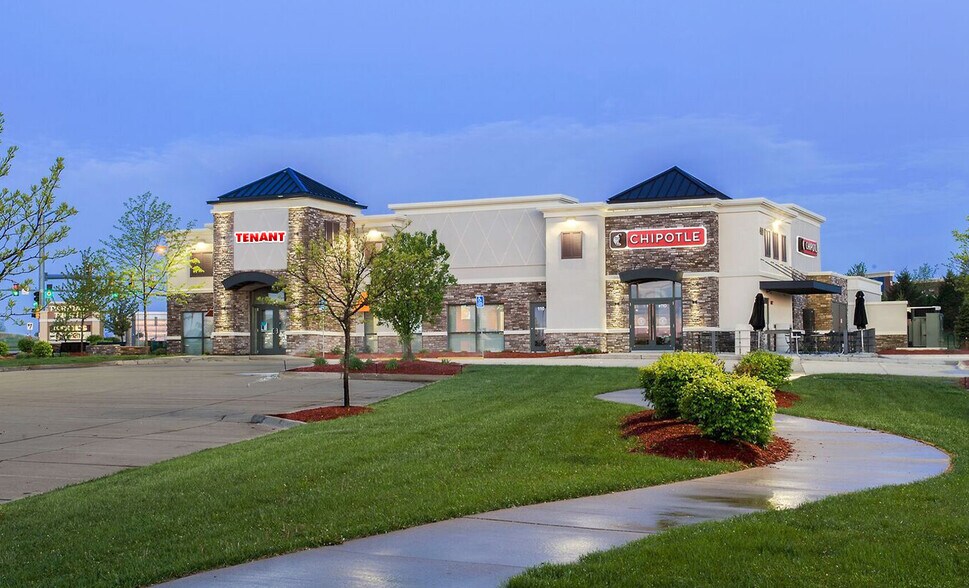 490 S 68th St, West Des Moines, IA for lease - Building Photo - Image 2 of 7