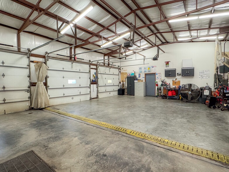 3115 N 14th St, Ponca City, OK for lease - Interior Photo - Image 3 of 17