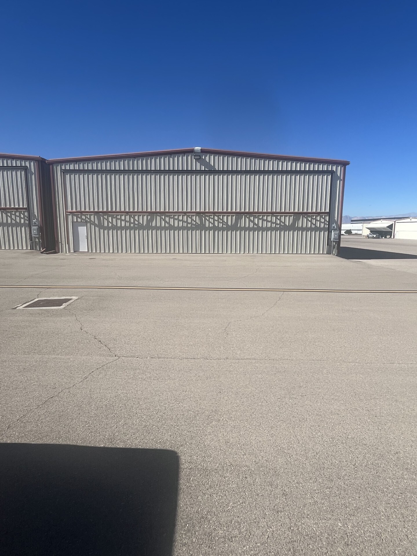 Hanger J1 3500 executive terminal Dr, Henderson, NV à vendre Photo du bâtiment- Image 1 de 3