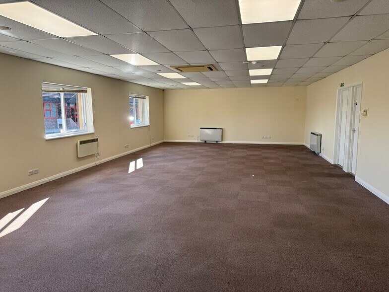 Presentation House, Reeds Lane, Sayers Common, Hurstpierpoint à louer - Photo du bâtiment - Image 3 de 13