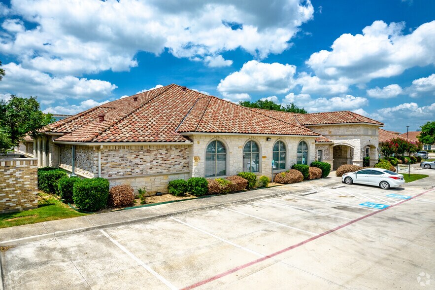1202 E Sonterra Blvd, San Antonio, TX à louer - Photo du bâtiment - Image 1 de 4