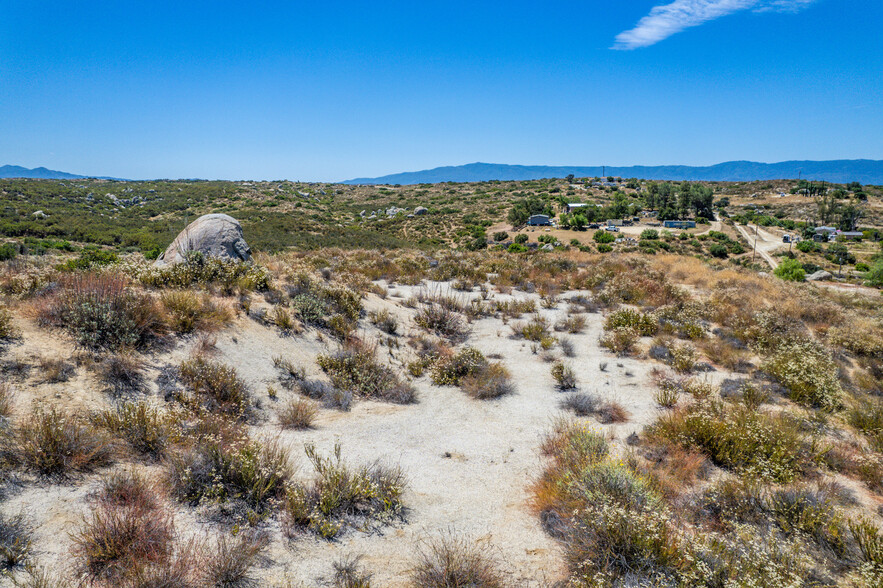 16 Wilson Valley Rd, Hemet, CA à vendre - Photo principale - Image 1 de 24