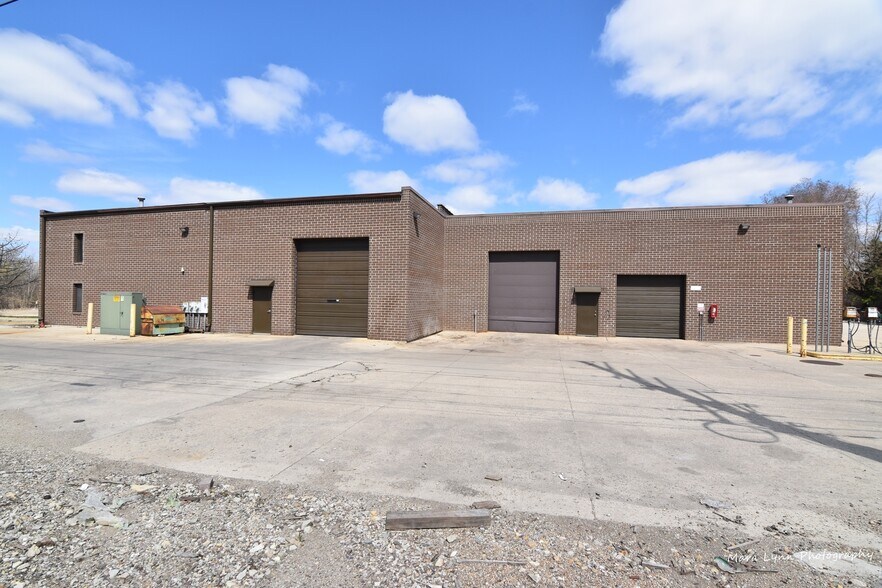 1041 Trine Ct, St Charles, IL à louer - Photo du bâtiment - Image 3 de 8