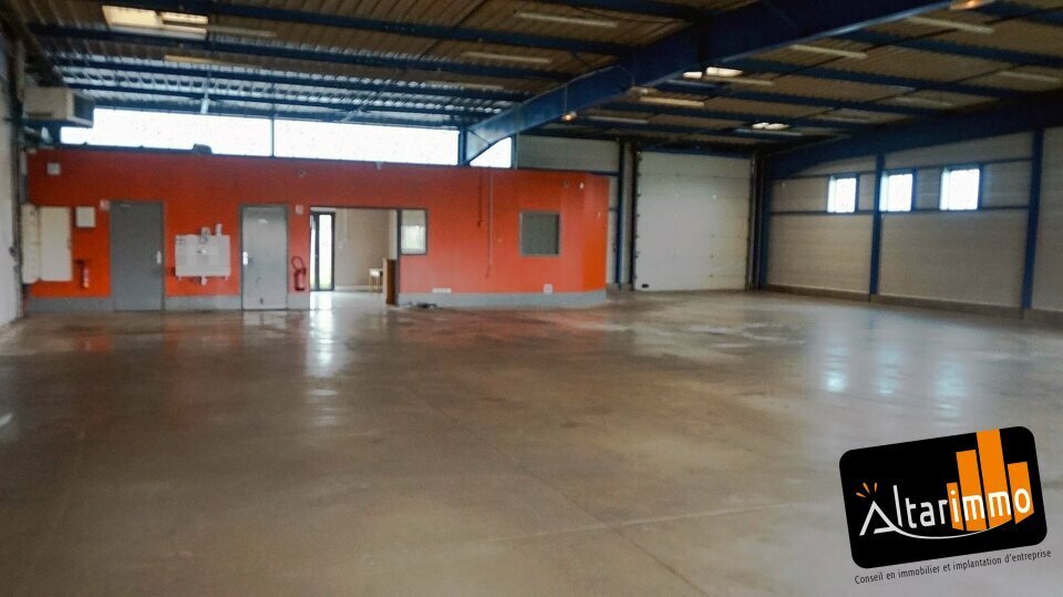 Flex in Dreux for lease - Interior Photo - Image 2 of 4