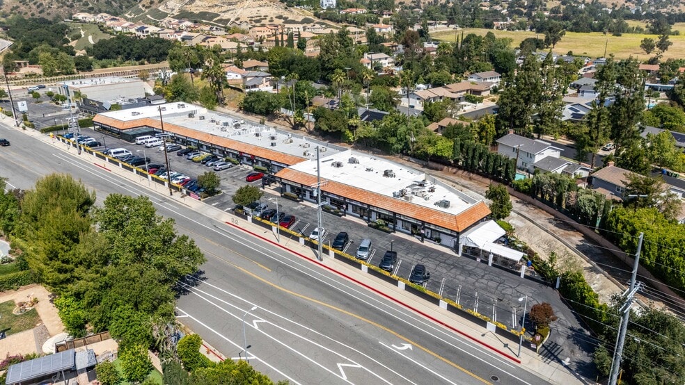 23701-23751 Roscoe Blvd, Canoga Park, CA à vendre - Photo du bâtiment - Image 2 de 12