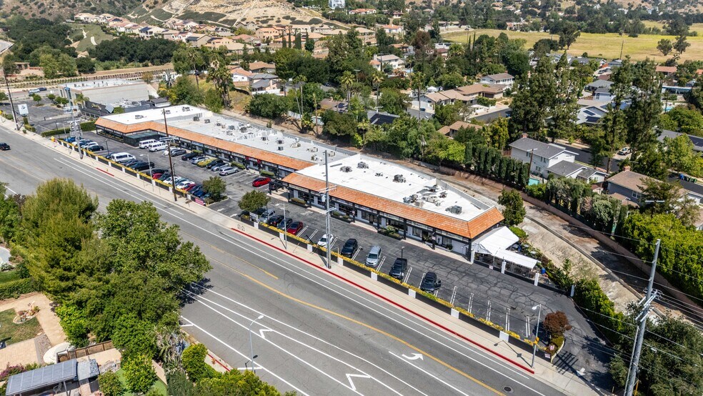 23701-23751 Roscoe Blvd, Canoga Park, CA à vendre - Photo du bâtiment - Image 2 de 12