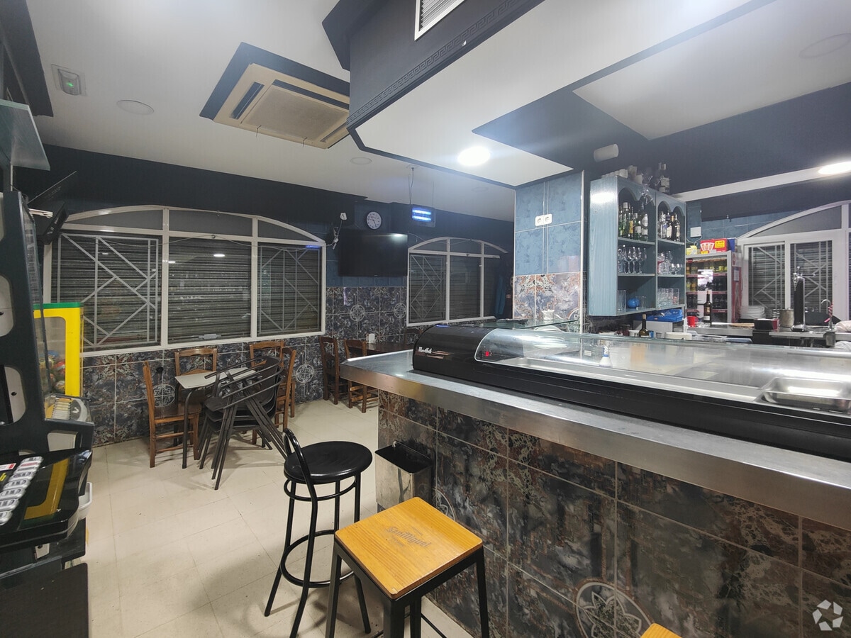 Madrid, MAD 28053 - Unit Puerta 01, Esc. 1, M - - Interior Photo - Image 1 of 9