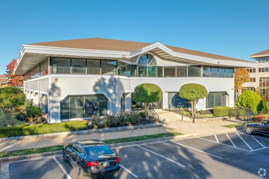 10 Pidgeon Hill Dr, Sterling, VA à louer - Photo du bâtiment - Image 3 de 21