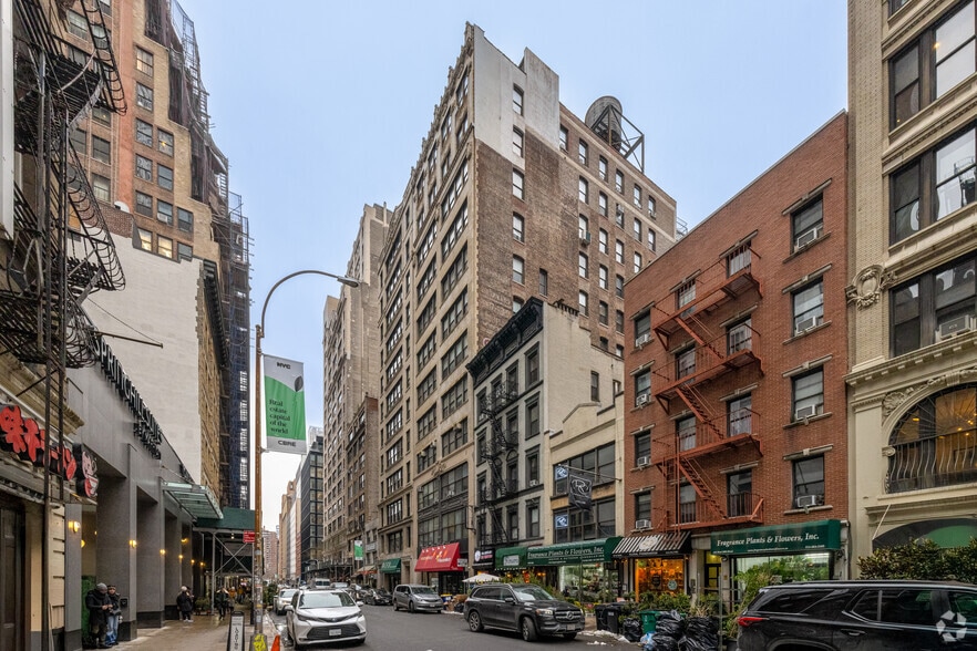 141 W 28th St, New York, NY for lease - Primary Photo - Image 1 of 29