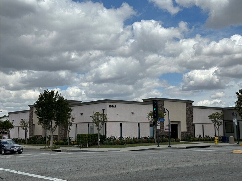 10441-10445 Lakewood Blvd, Downey, CA à louer - Photo du bâtiment - Image 2 de 3