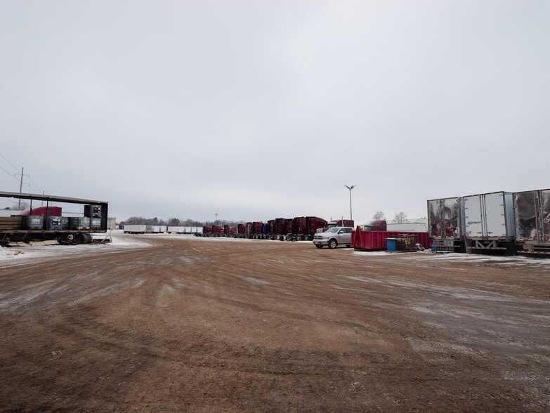 421 & 511 N 25th Ave portfolio of 2 properties for sale on LoopNet.ca - Building Photo - Image 3 of 19