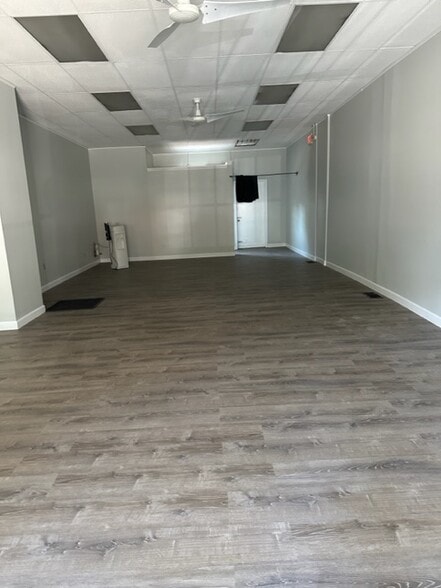 16-20 Exchange St, Millis-Clicquot, MA for lease - Interior Photo - Image 3 of 6