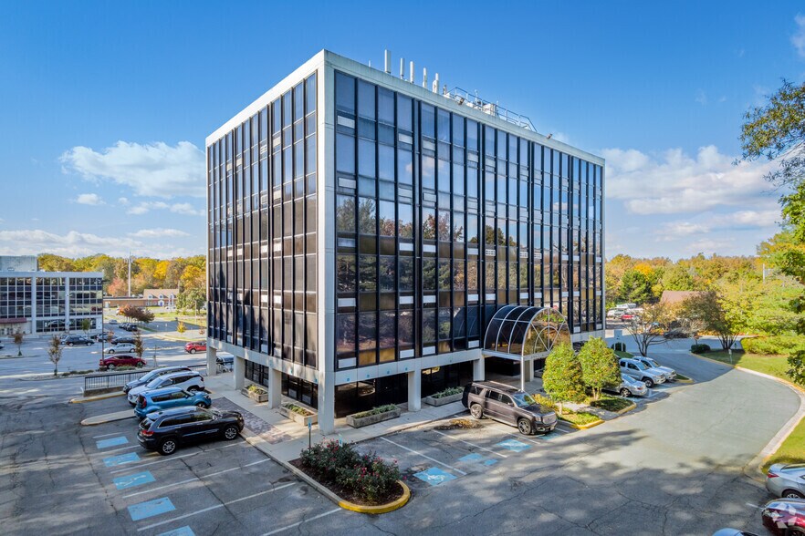 5711 Sarvis Ave, Riverdale, MD à louer - Photo du bâtiment - Image 2 de 7