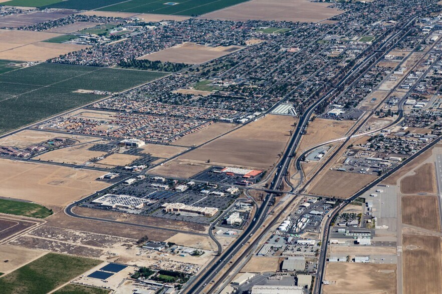 Highway 99 And Dover St, Delano, CA à vendre - Photo du bâtiment - Image 2 de 4