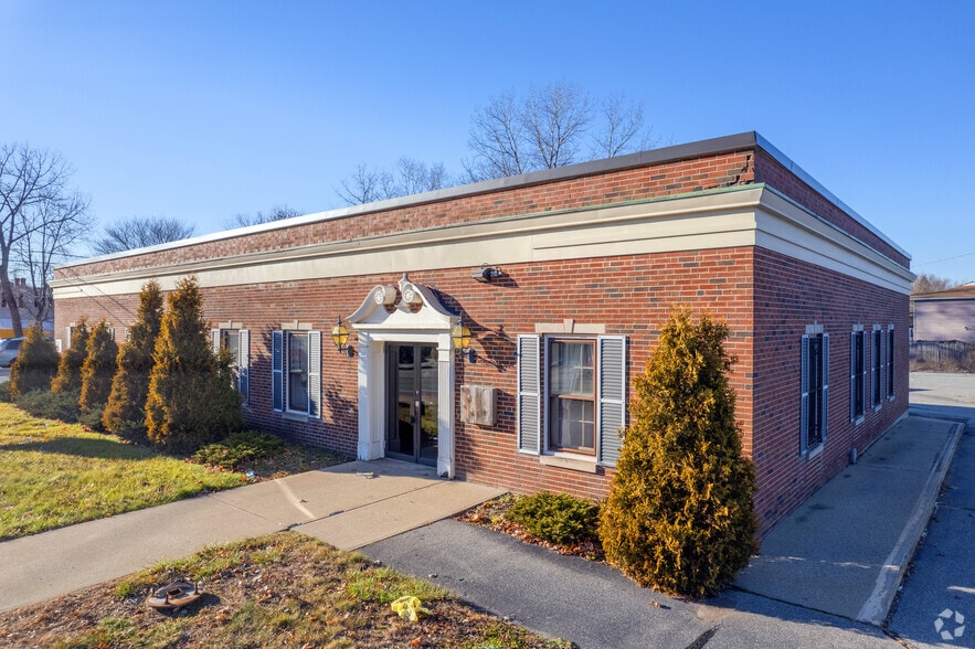115 E Main St, Webster, MA for lease - Primary Photo - Image 1 of 9