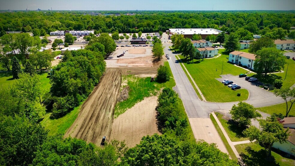 240 Mound rd, Decatur, IL à louer - Photo du bâtiment - Image 2 de 6